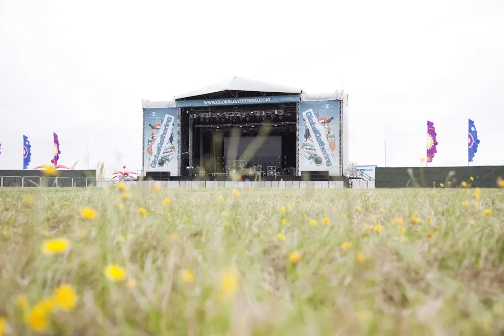 Festivalgoers and atmosphere at Global Gathering 2010